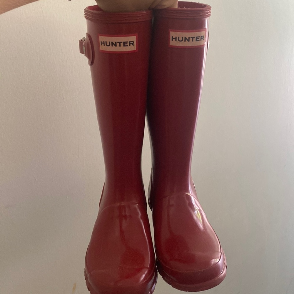 Kids size 1 Hunter boots.